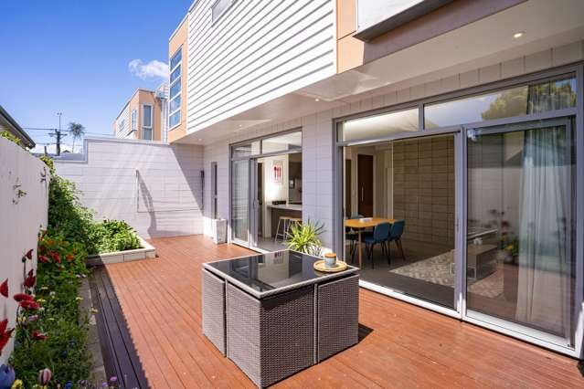 Freehold Townhouse on City fringe