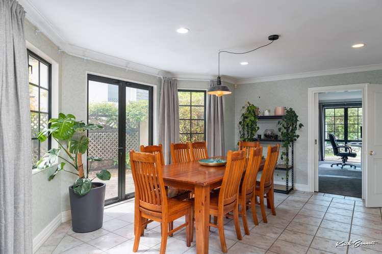 29 Clearwater Terrace Brown Owl_13