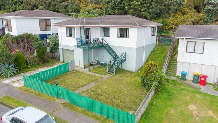 14 Penguin Grove Waitangirua_13