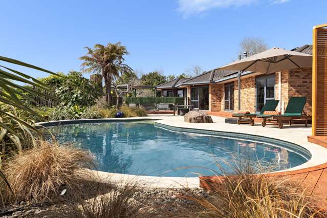 Large family home with bonus pool-house retreat