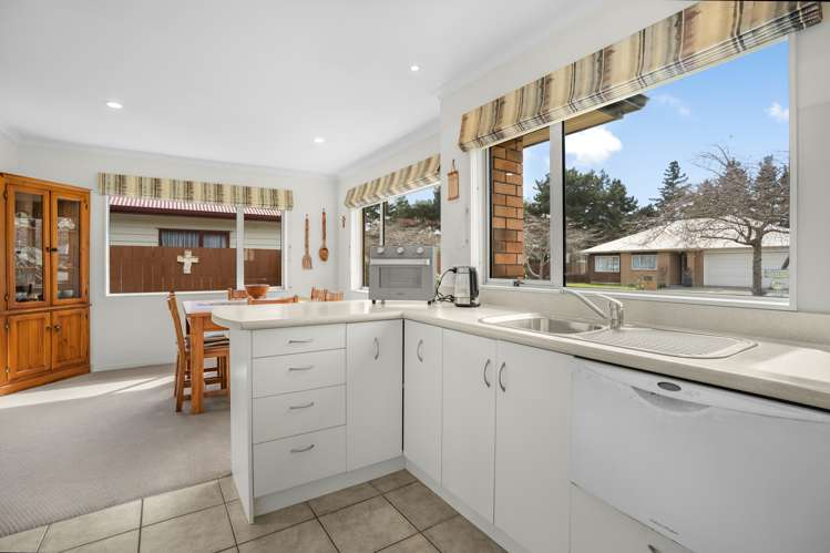 4 Woodland Grove Wainuiomata_11