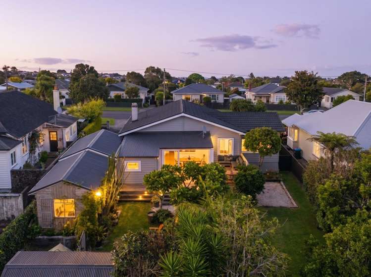 19 Rossgrove Terrace Mount Albert_8