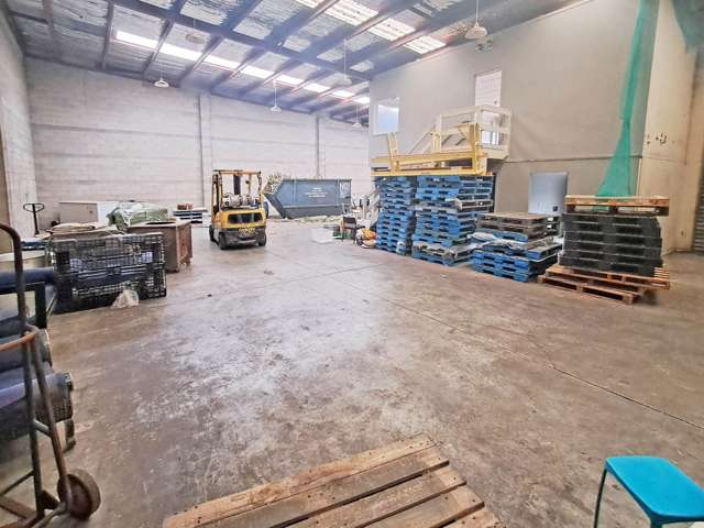 URGENT SALE - 360M² ON SALEYARDS