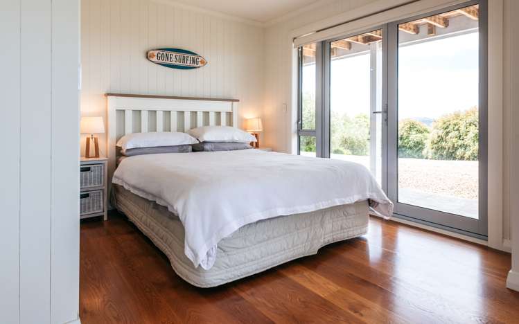 1/304b Sea View Road Ostend_18