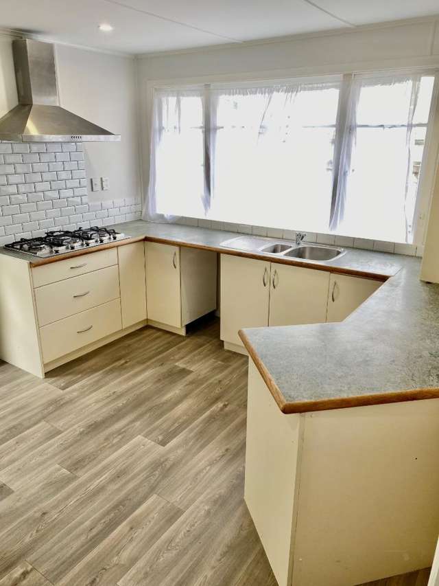 4 Inverness Avenue 1076_1