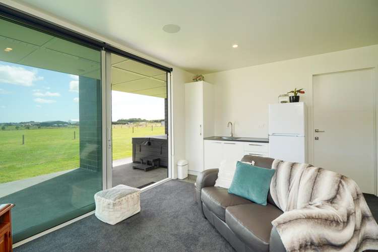 89 Sunrise Drive Seaward Bush_23