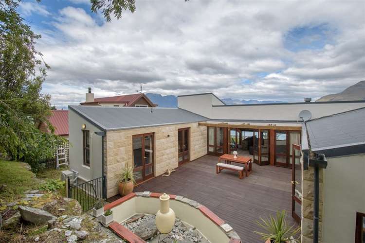 143 Wynyard Crescent Fernhill/Sunshine Bay_16