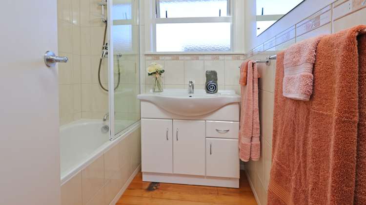 3 Tracey Terrace Te Atatu South_15