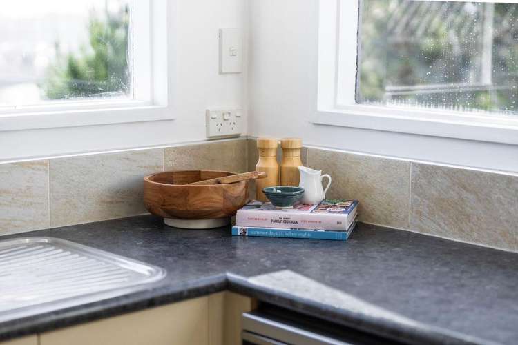 20 Shakespeare Road Bastia Hill_5