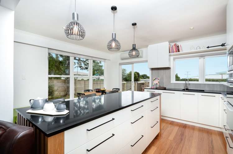 1 Crompton Road Massey_4