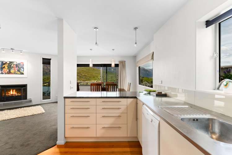 21 Olivers Place Queenstown_9