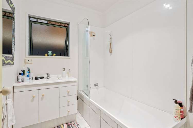 30a Captain Scott Road Glen Eden_11