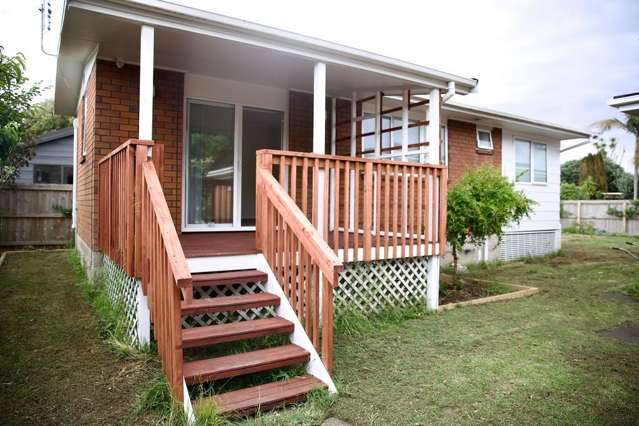 1 BDR-A Charming Coastal Retreat on Kiwi Esplanade