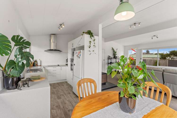 16 Karaka Street Otaki Beach_7