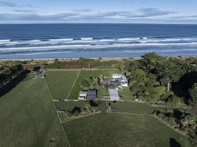 Coastal charm – beach, land and  lifestyle