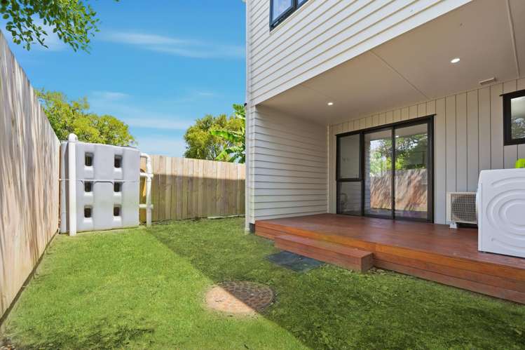 7/3 Royal View Road Te Atatu South_1