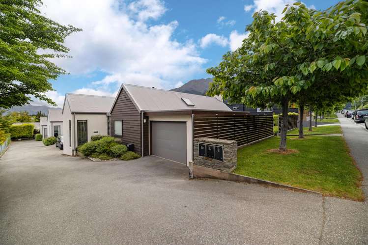 8 Hallenstein Street Queenstown_15