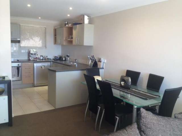 2/8 Monte Cassino Place Birkdale_2