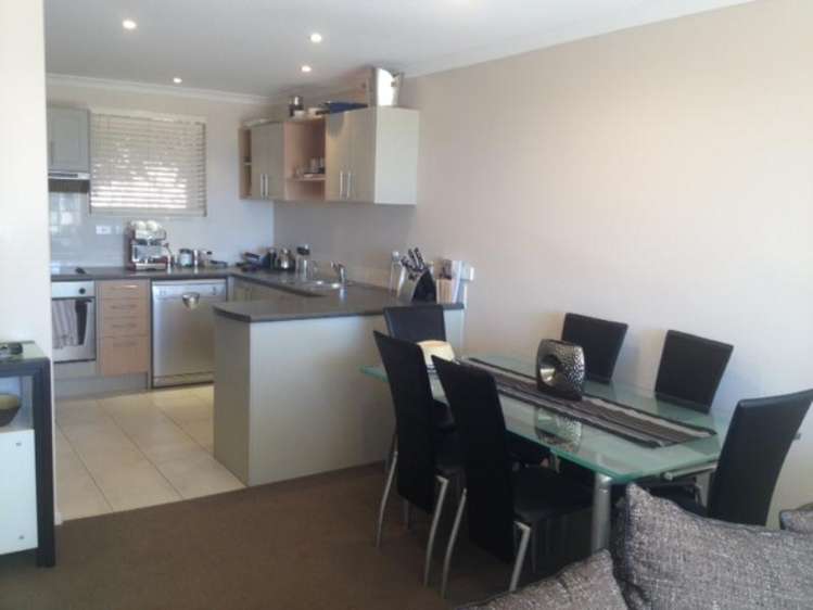 2/8 Monte Cassino Place Birkdale_2