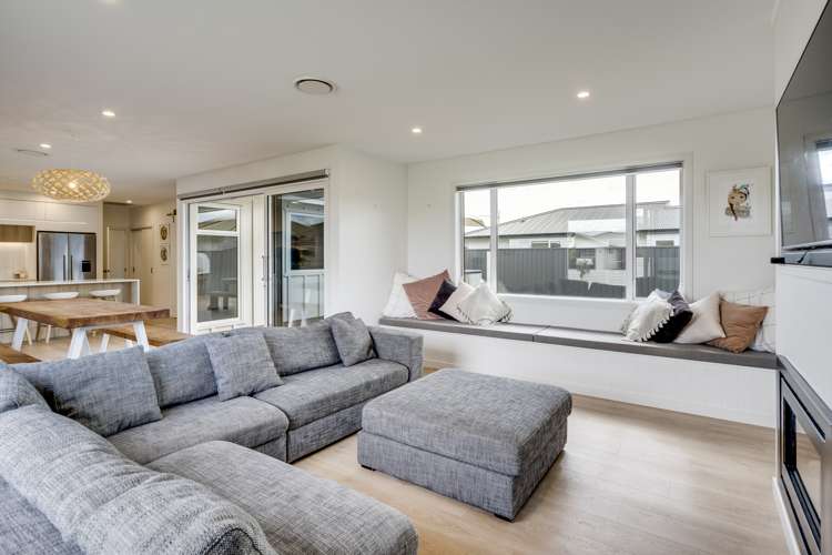 12 Hikawera Drive Frimley_8