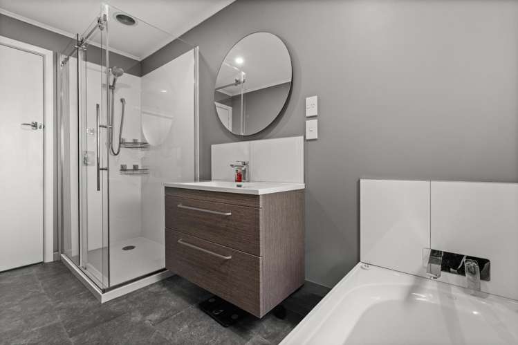 72 Harold Holt Avenue Onekawa_13