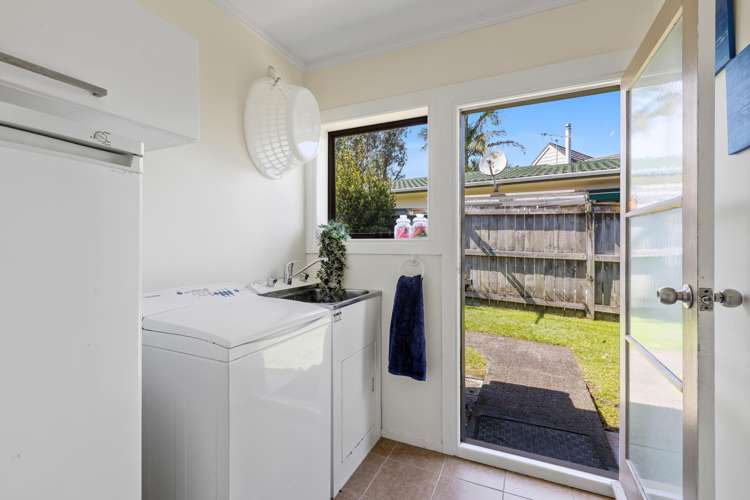 15 Edgewater Grove Orewa_16