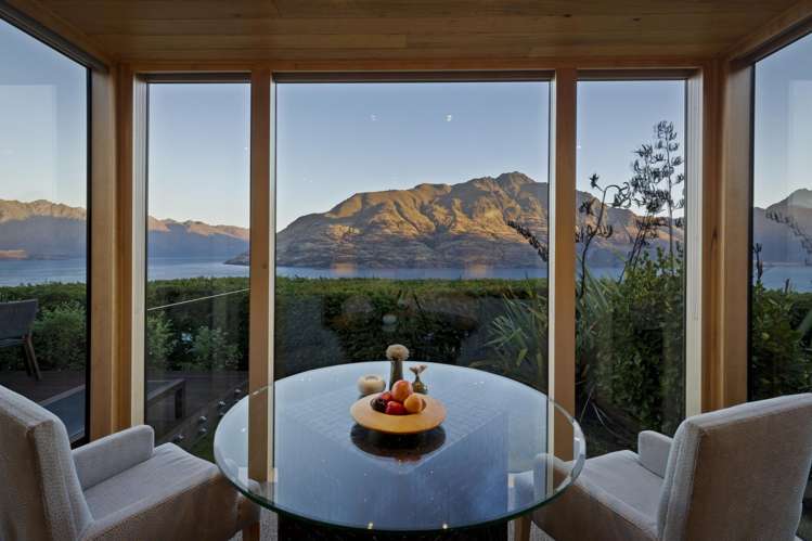 21 & 23 MacKinnon Terrace Sunshine Bay_15