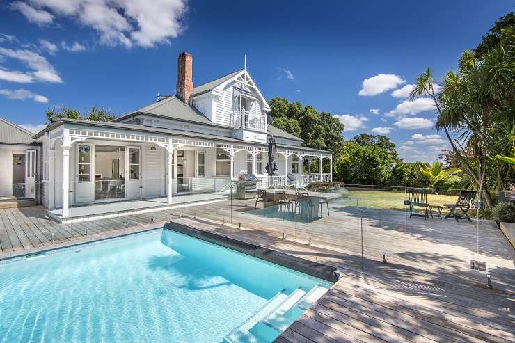 L-shaped villa with swimming pool and lawn