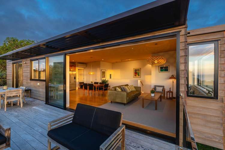 58 Victoria Road South Onetangi_18