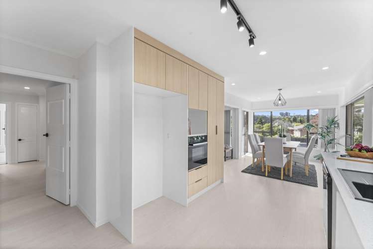 23 Lawrence Crescent Hill Park_7
