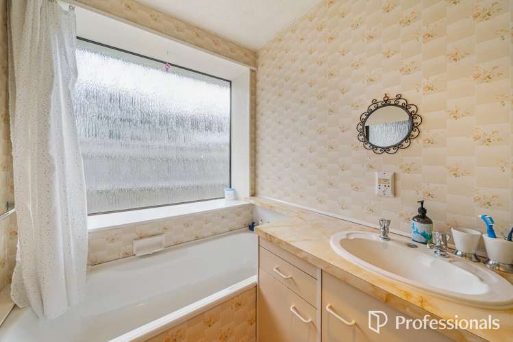 12A Korau Grove Stokes Valley_15