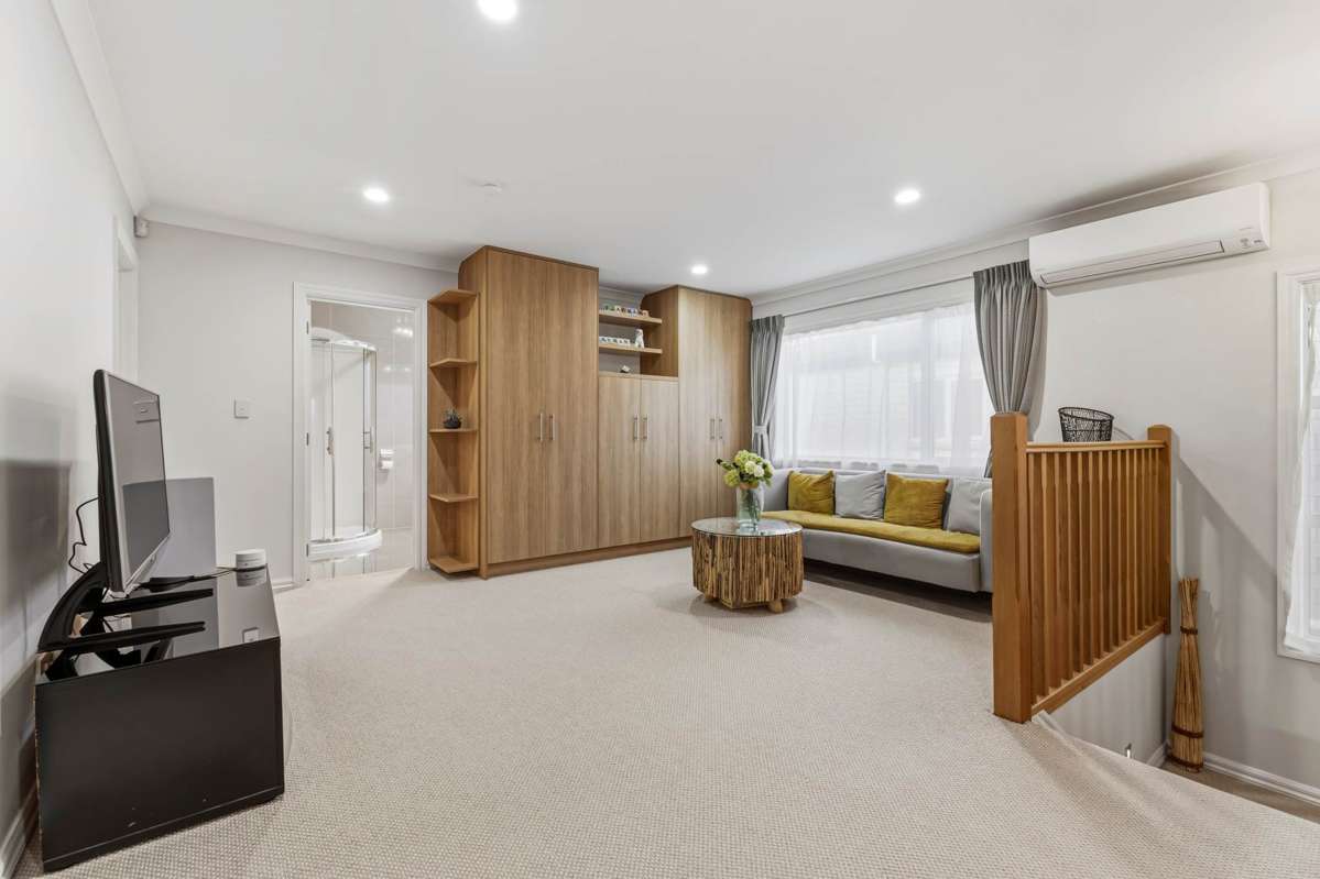 19 Kira Road_3