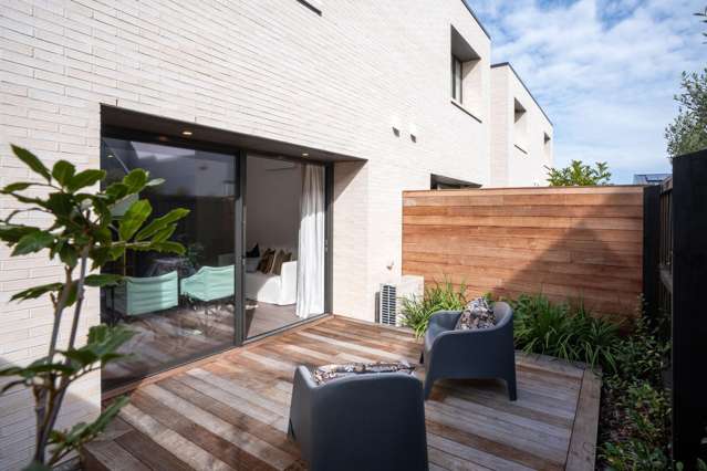 4/44 Winchester Street Merivale_3