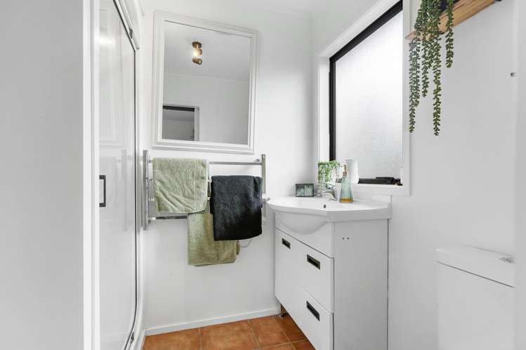 25 Sunningdale Street Wattle Downs_13