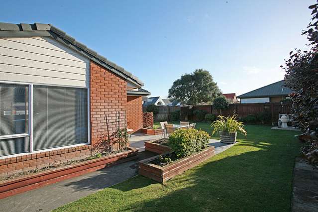 47 Lowry Avenue Redwood_4