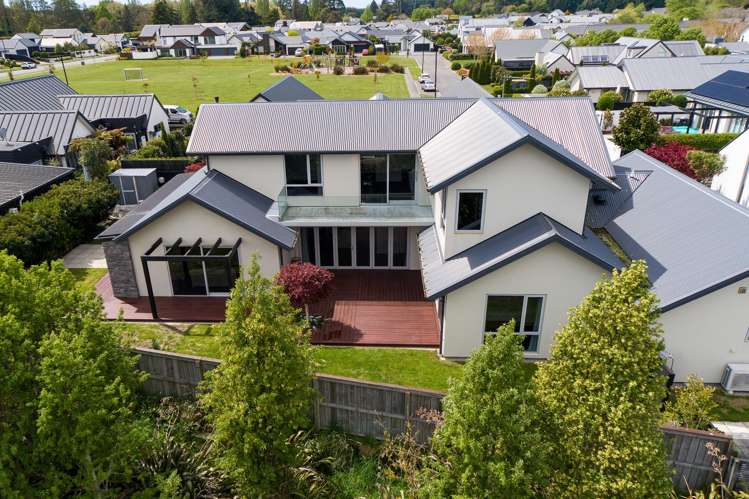 8 Waitikiri Square Parklands_21