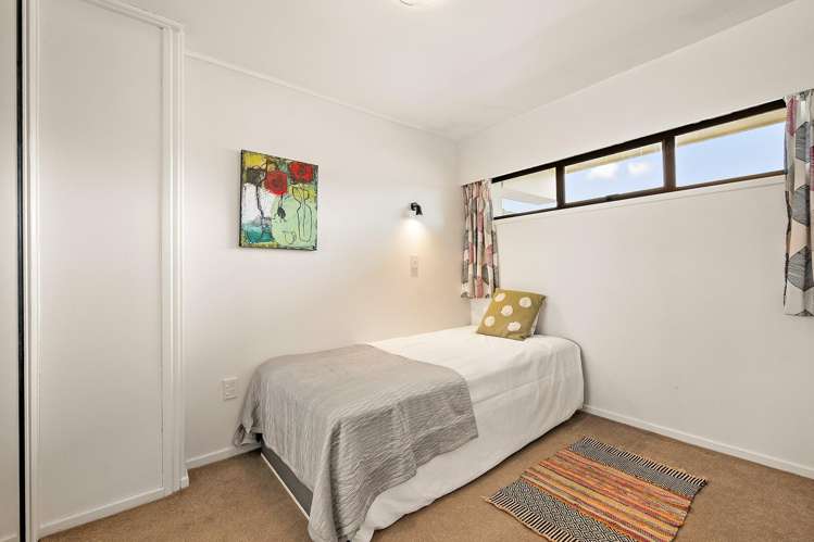 11/4 Claremont Grove Mount Victoria_12