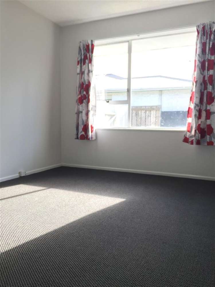 2/6 Pateke Place Bromley_3