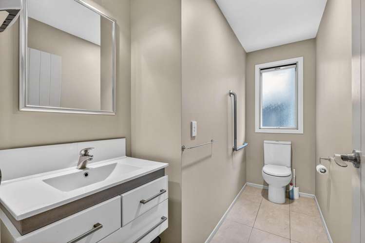 72 Jellicoe Drive Hamilton East_17