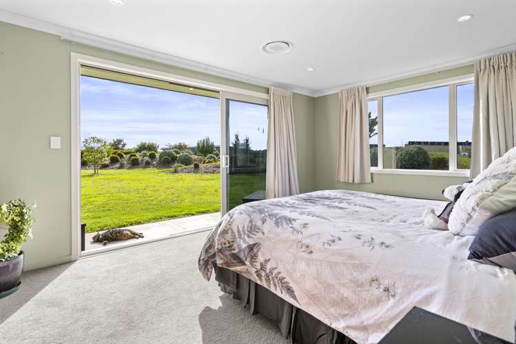 44 Baxter Michael Crescent Cambridge_13