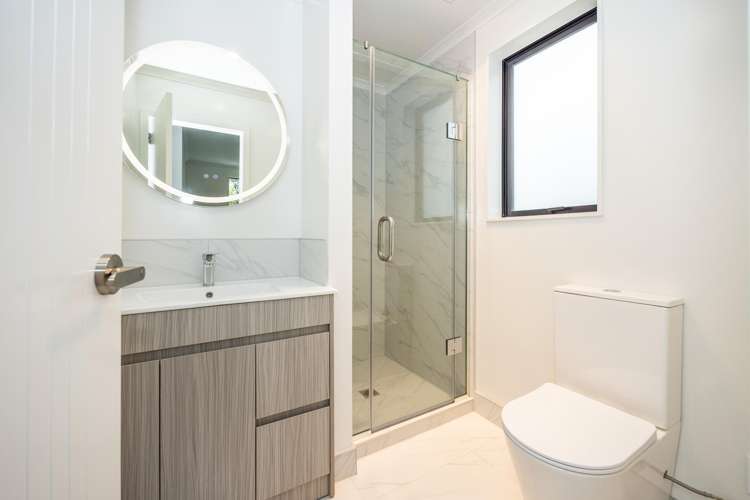 2/40A Exeter Street Glenview_23