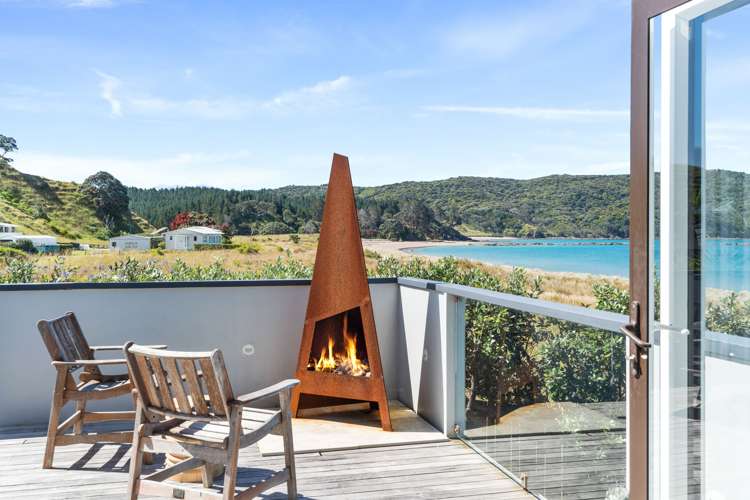 14 Logan Nicks Place Russell Surrounds_8