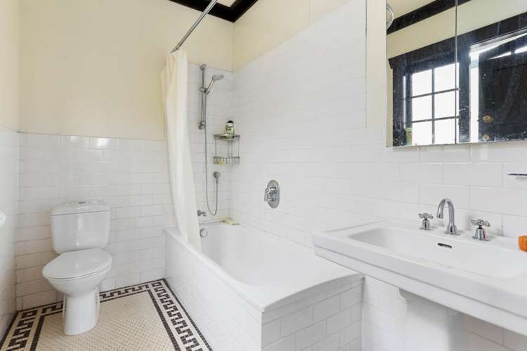 17 Fairholme Avenue Epsom_12