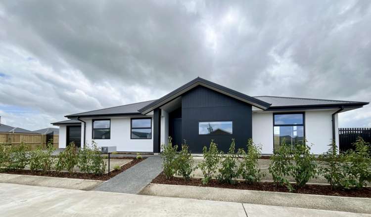 26 Harlequin Drive 11103_0