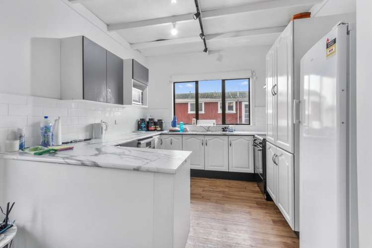 2/16 Abbotsford Street 3295_8