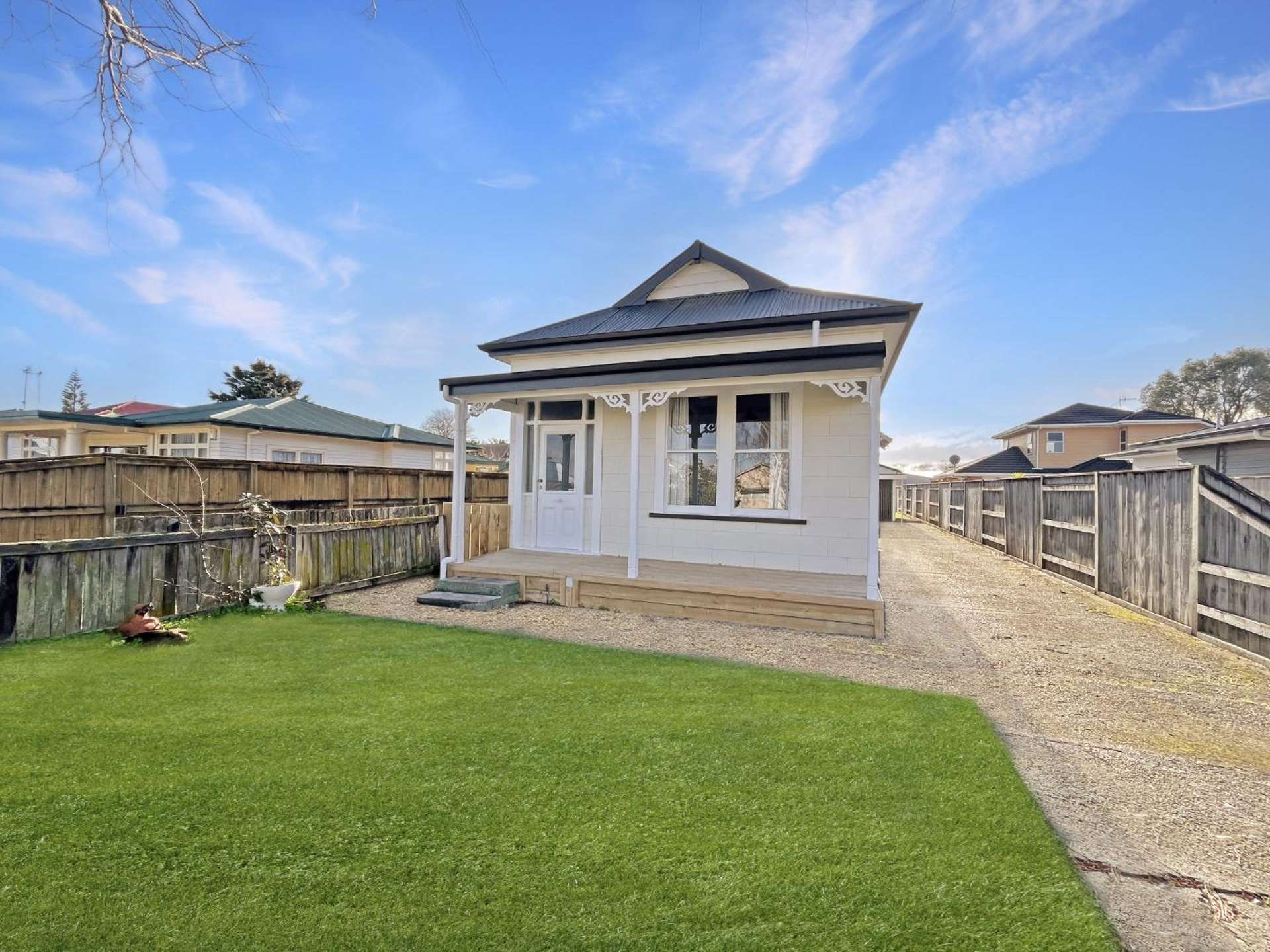 305 Featherston Street 10930_0