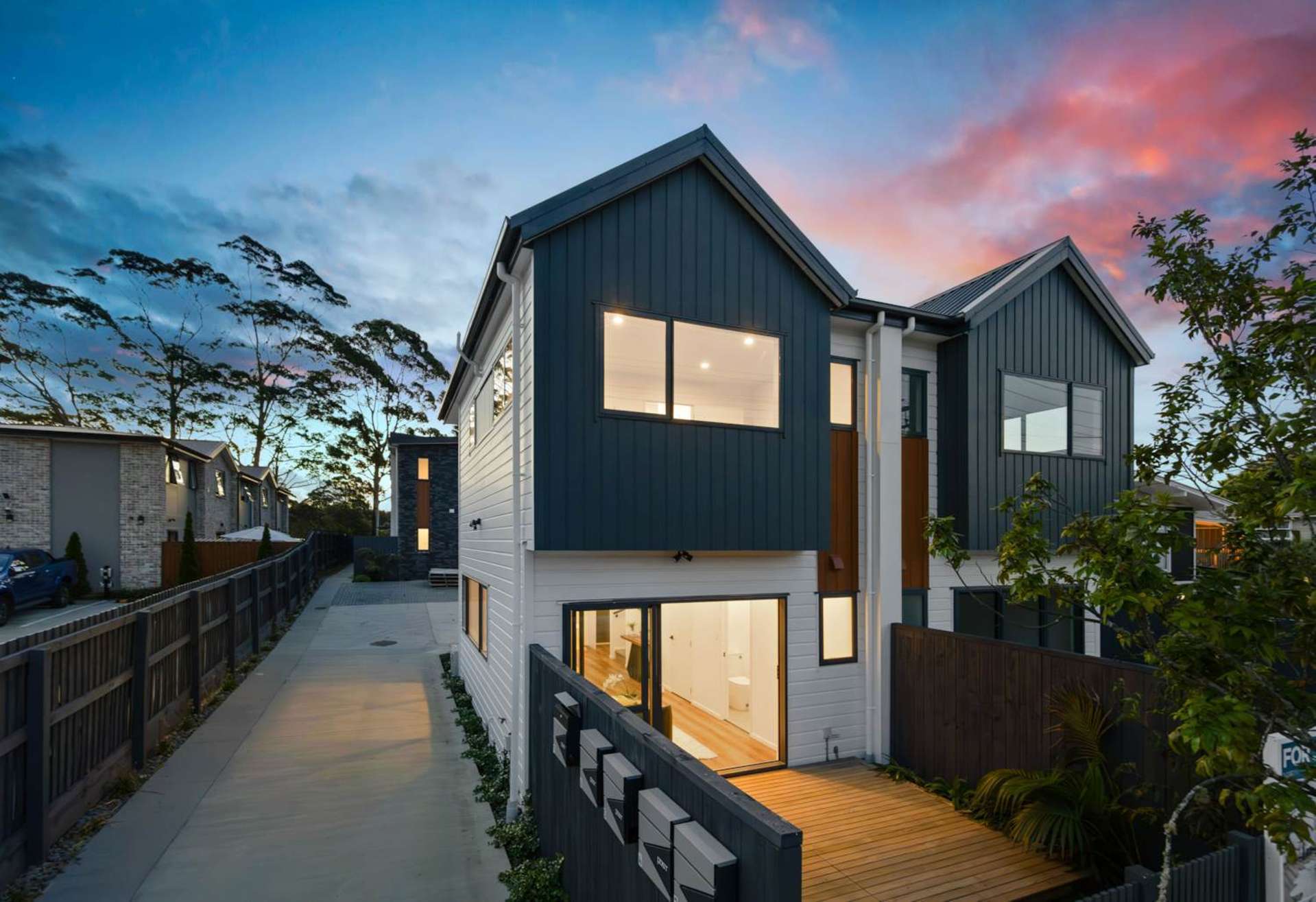 2/81 Vodanovich Road Te Atatu South_0