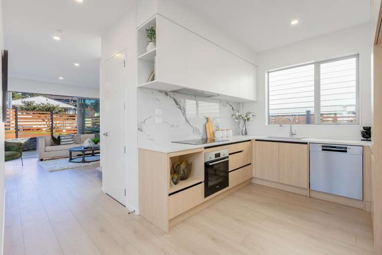 7 Sunrise Avenue Murrays Bay_16