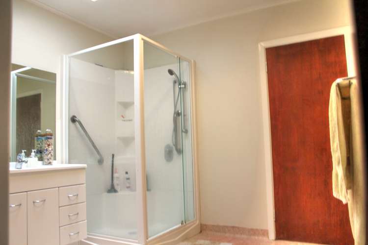 102 Titirangi Road New Lynn_17