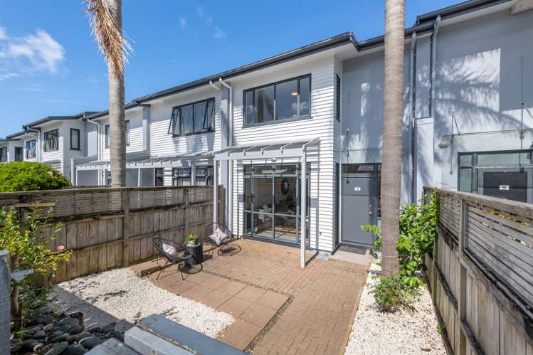 52/2 Armoy Drive East Tamaki_12